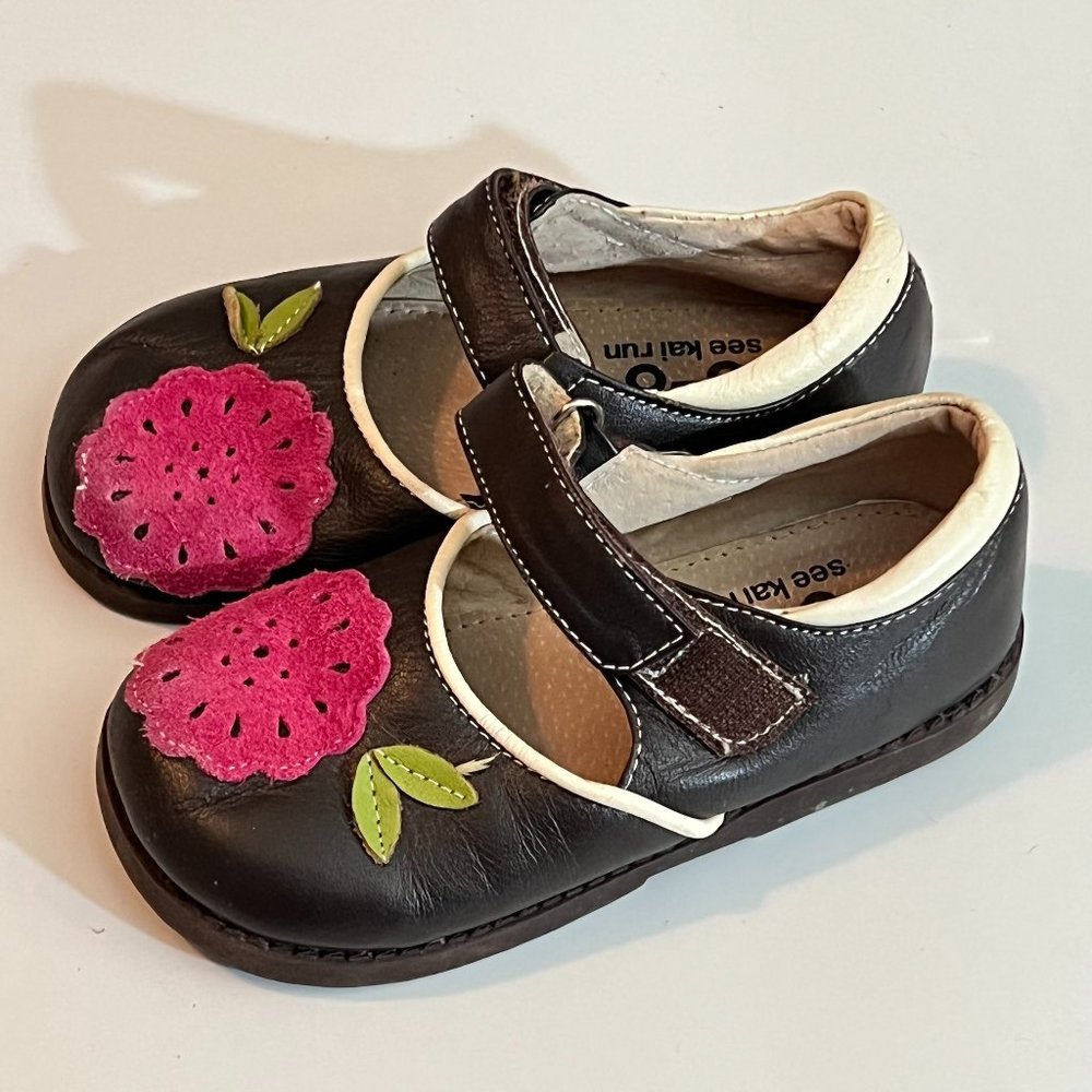 See Kai Run little girls leather shoes. Size 9. Great condition!
